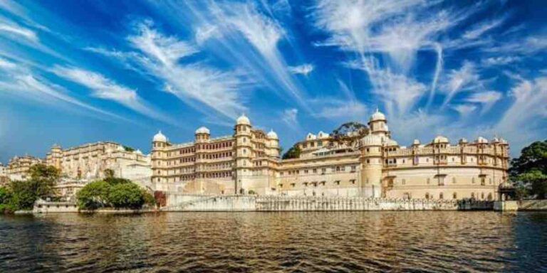 Udaipur Me Ghumne Ki Jagah In Hindi